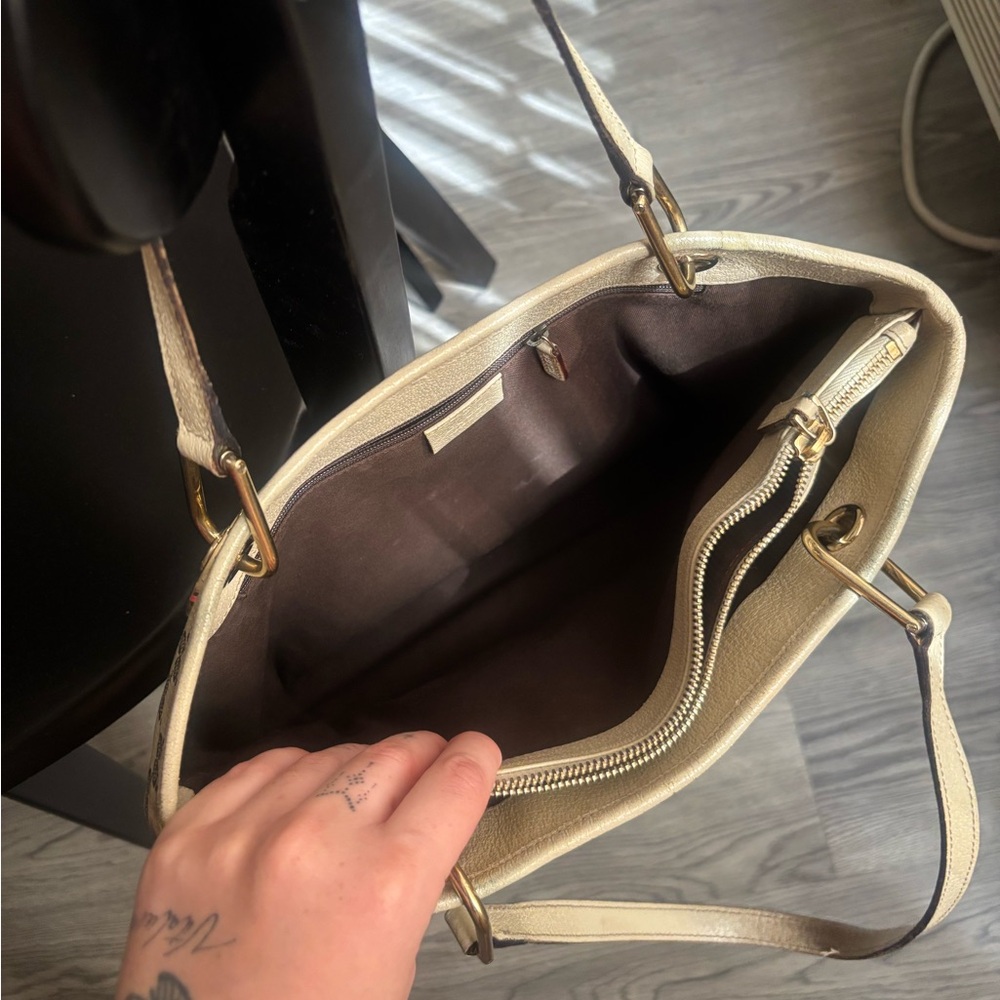 GUCCI PURSE MEDIUM - Picture 3 of 8